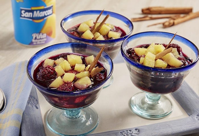 Compota de frutos del bosque y piña