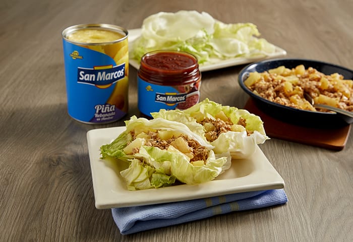 Taquitos de lechuga con pollo agripicante
