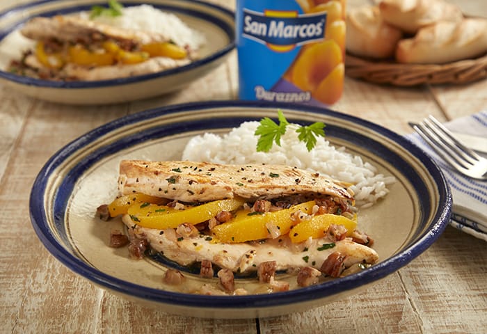 Pechugas rellenas con duraznos San Marcos