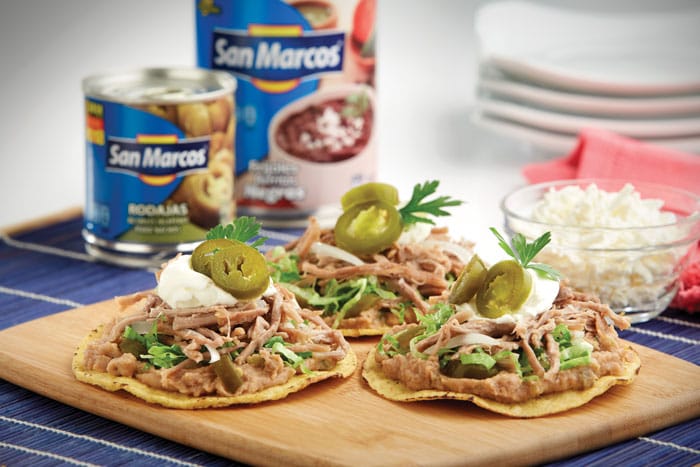 Tostadas de salpicón con jalapeño